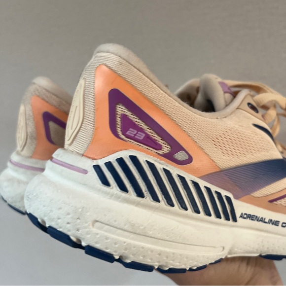 Brooks Adrenaline GTS 23 Guiderails  1203811B795 Running  Women’s 8 Peach/Navy - Picture 4 of 9